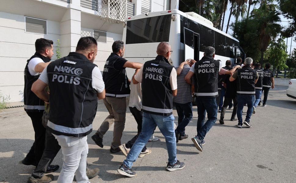 Mersin’de Narkotik Operasyonu: 8 Kişi Gözaltında