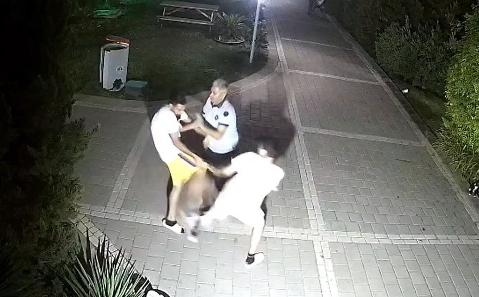Adana’da 11 Yaşındaki Oğlunun Kavga Ettiği Çocuğu Darbetti