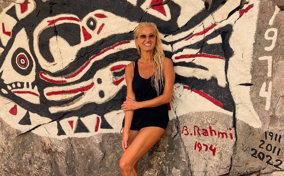 Tuğba Özay'ın Yeni Pozları Sosyal Medyayı Salladı