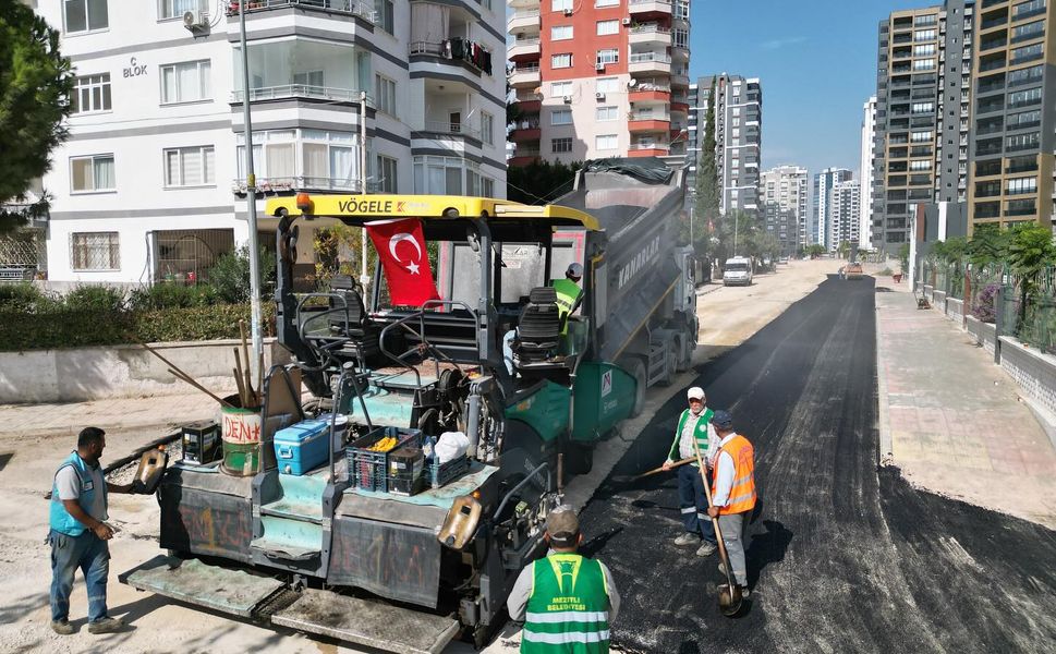 Mezitli'de Yol Yenileme Çalışmaları Sürüyor