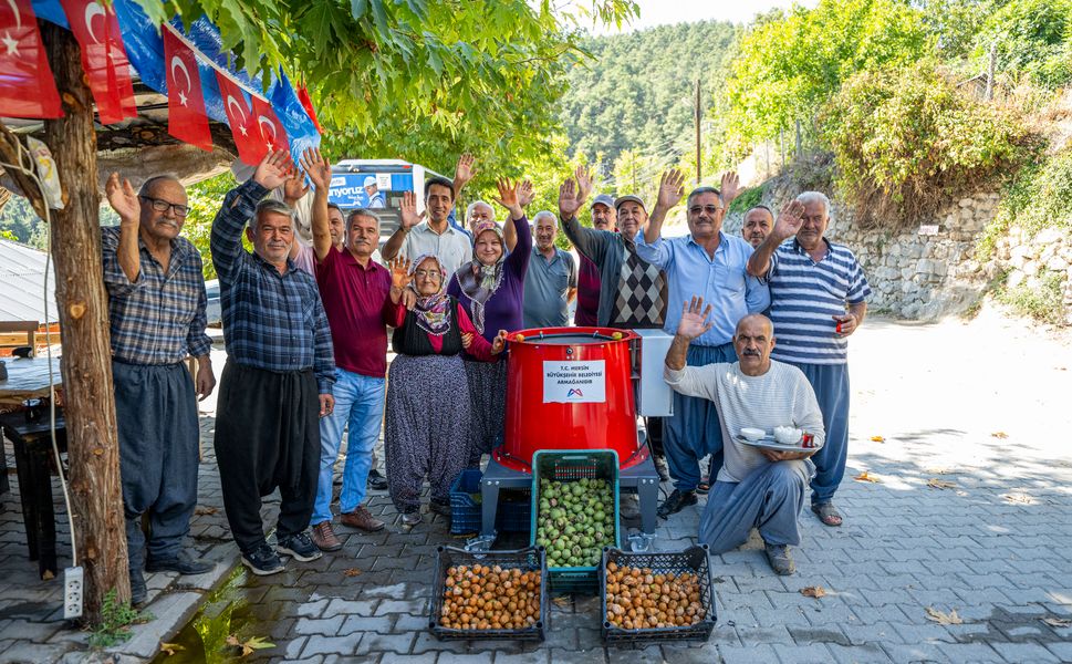 Mersin Büyükşehir’den Üreticilere ‘Ceviz Soyma Makinesi’ Desteği