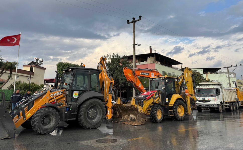 Tarsus'ta Gece Boyunca Yağış Mesaisi