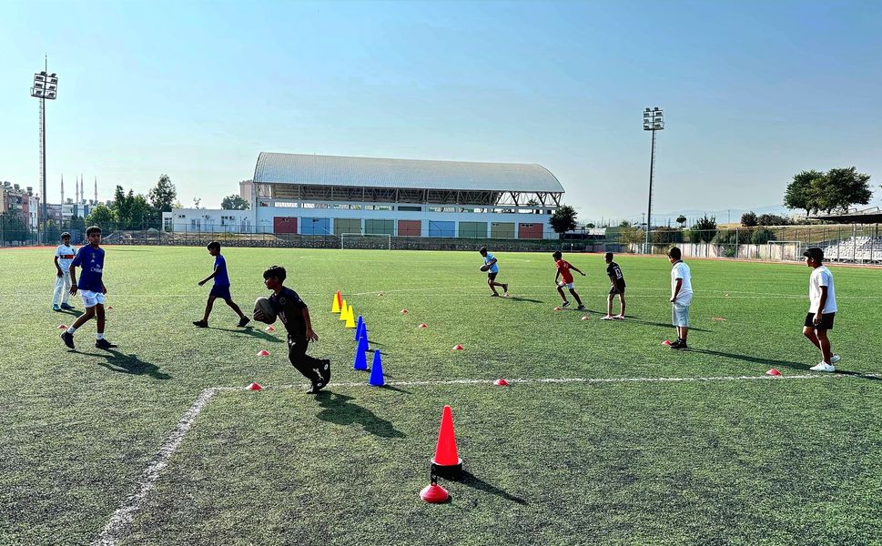 Mersin’de Minikler Ragbi Heyecanı Yaşıyor: Güç, Dayanışma ve Mücadele Aynı Sahada