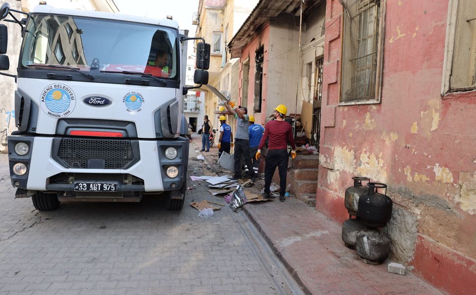 Akdeniz Belediyesi’nden Yangın Mağduru Aileye Yardım Eli