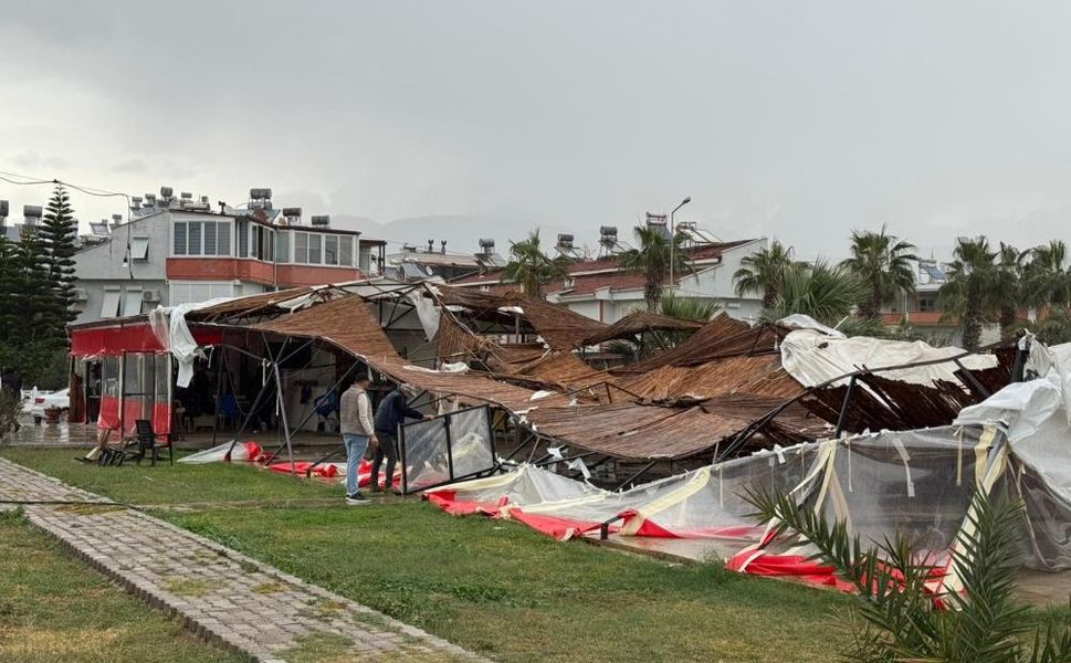 Mersin’de Hortum ve Sağanak Etkili Oldu: Bozyazı’da İş Yerleri ve Evler Zarar Gördü