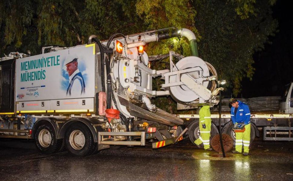 Mersin’de Sağanak Alarmı: Büyükşehir ve MESKİ Gece Boyu Sahadaydı