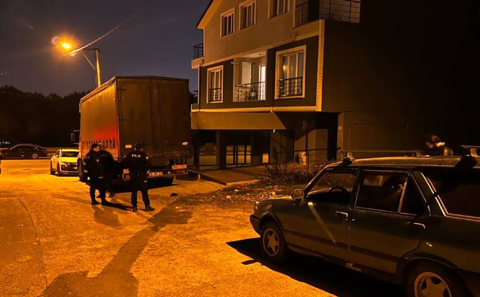 Park Yeri Yüzünden Tartıştığı Komşusunu Silahla Vurarak Ağır Yaraladı