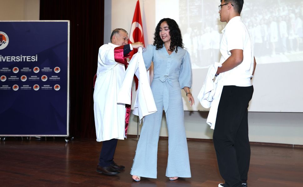 MEÜ Eczacılık Fakültesinde “Beyaz Önlük Giyme Töreni” Heyecanı Yaşandı