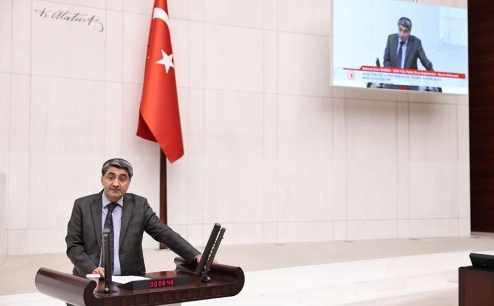 Milletvekili Ekmen: "Silifke'den Anamur'a Gençler Sahasız Kaldı"