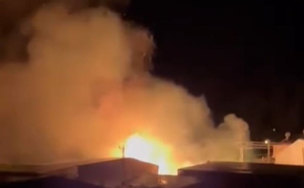 Mersin’de sazlık alandaki yangın söndürüldü: Bir sera zarar gördü