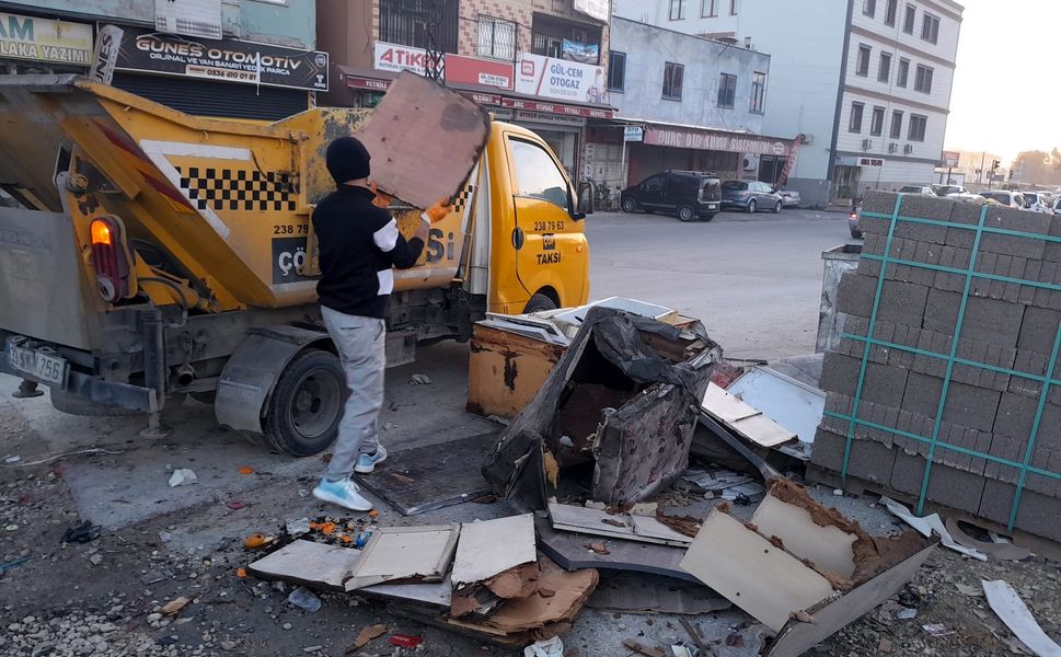 Akdeniz Belediyesi’nden Temizlik Seferberliği: Tonlarca Atık Mahallelerden Toplandı