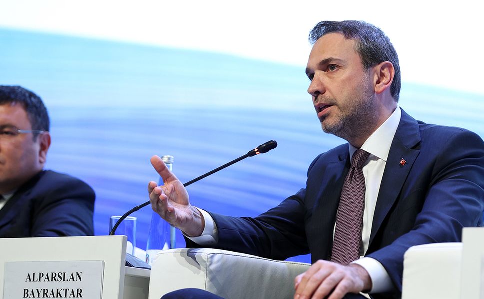 Bakan Bayraktar: "Yenilenebilir Enerji Kapasitemizi 120 Gigavata Çııkarmayı Hedefliyoruz"