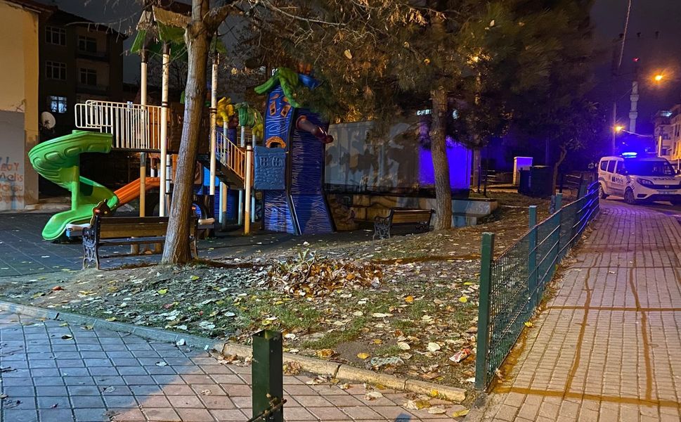 Lise öğrencileri arasında parkta bıçaklı kavga: 1 yaralı