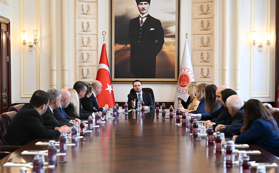 Bakan Gürlek: Barolarla Düzenli İstişare Mekanizmaları Kuracağız