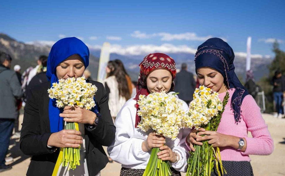 Mersin Büyükşehir Belediyesi'nden 4. Nergis Şenliği
