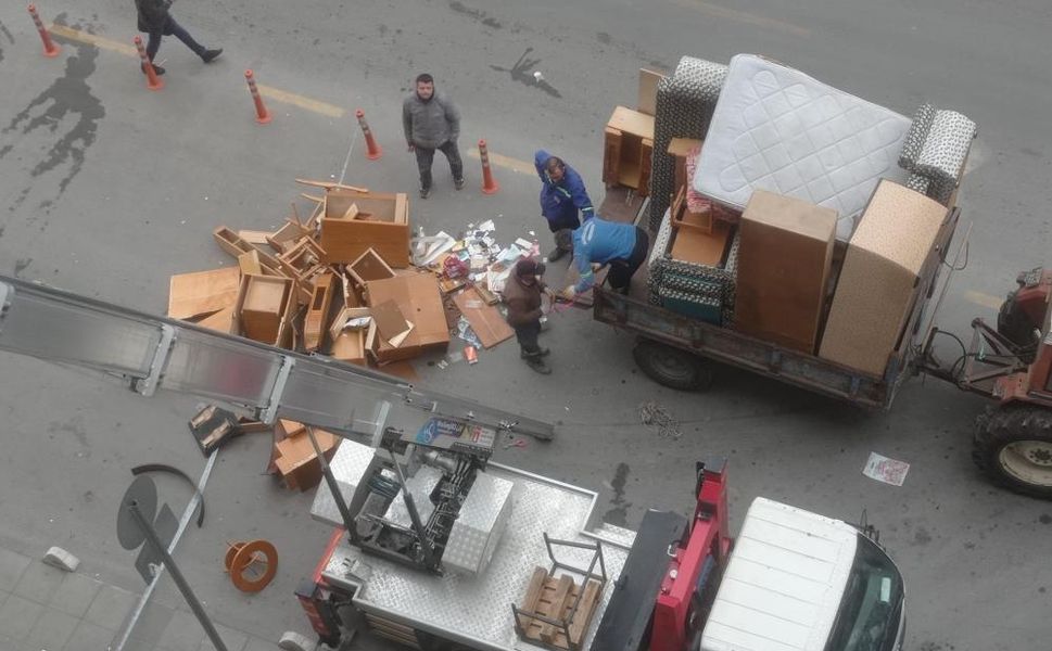 Mersin’de Uzun Süredir Şikayet Konusu Olan Çöp Ev Temizlendi