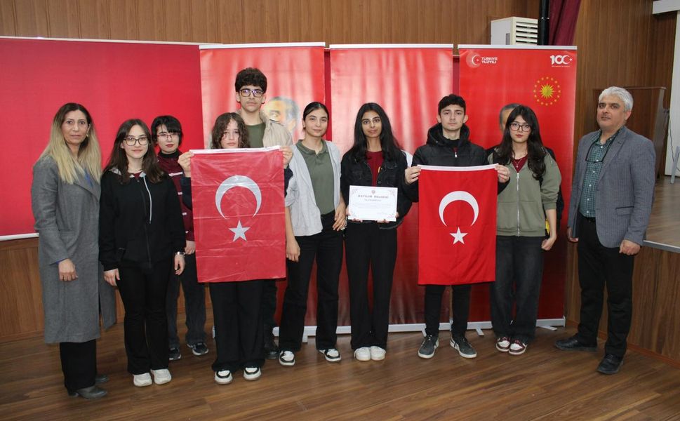 Tarsus’ta İstiklal Marşı ve Mehmet Akif Ersoy İçin Anlamlı Etkinlik Düzenlendi