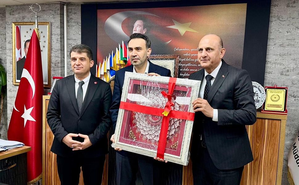 AK Parti İl Başkanı Aldemir, Tarsus İlçe Milli Eğitim Müdürlüğü'nü ziyaret etti