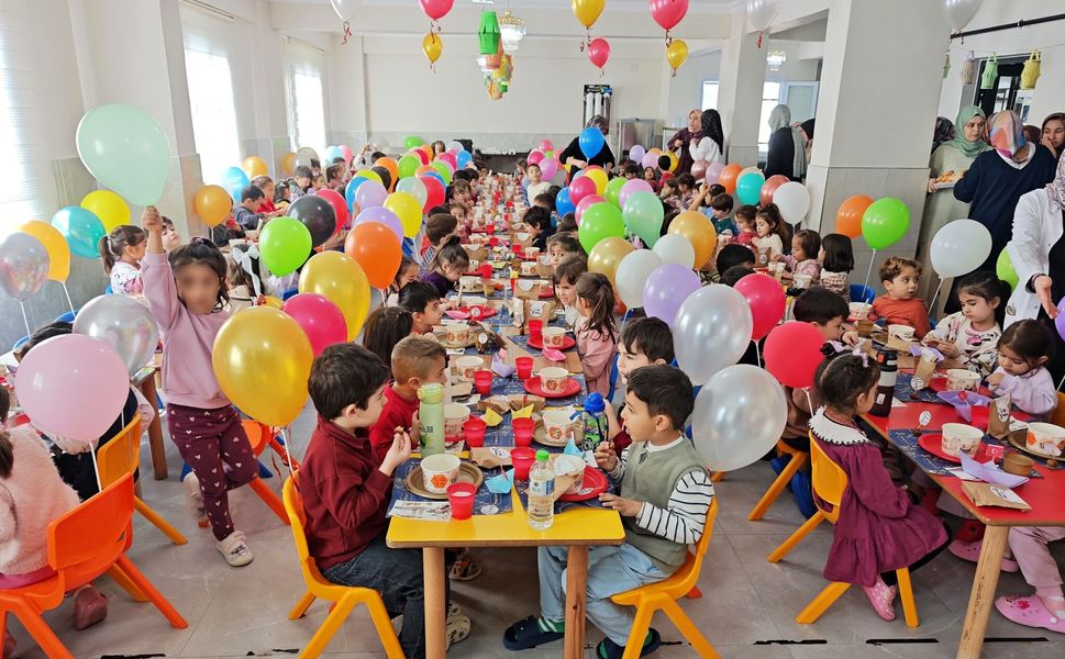 Mersin İl Müftüsü Topal'dan miniklerle 'tekne orucu' iftarı