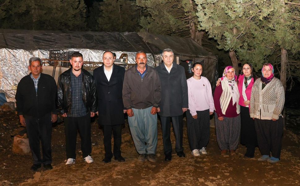 Mersin Valisi Toros ve Eşi, Yörük kültürünü yaşatan aileyle iftarda buluştu