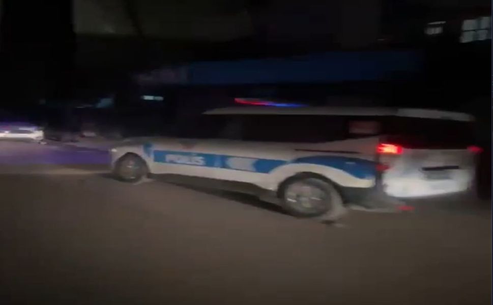 Markette Silahlı Kavga: 3 Yaralı