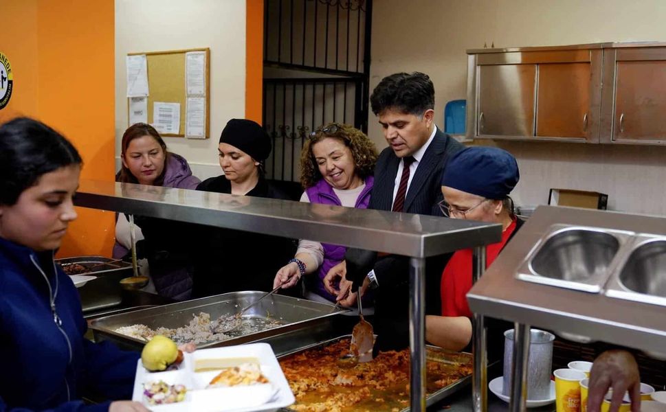 Özdemirci, geleceğin şampiyon sporcularıyla aynı sofrayı paylaştı