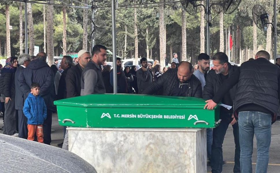 Mersin'deki Kazada Hayatını Kaybeden 3 Kızın Cenazesi Toprağa Verildi
