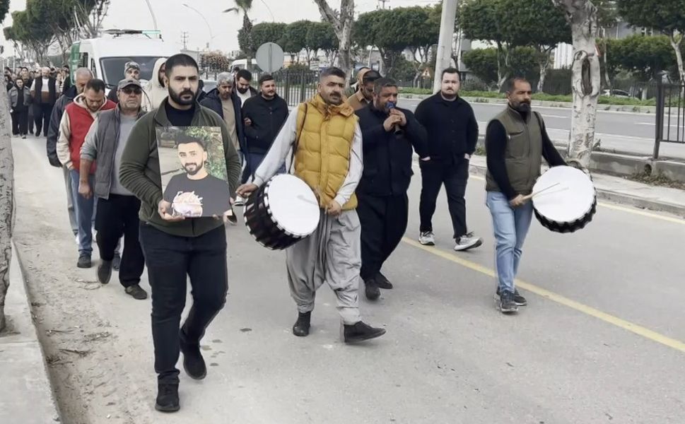 Motosiklet Kazasında Hayatını Kaybeden Kişi, Davul Zurna ile Son Yolculuğuna Uğurlandı