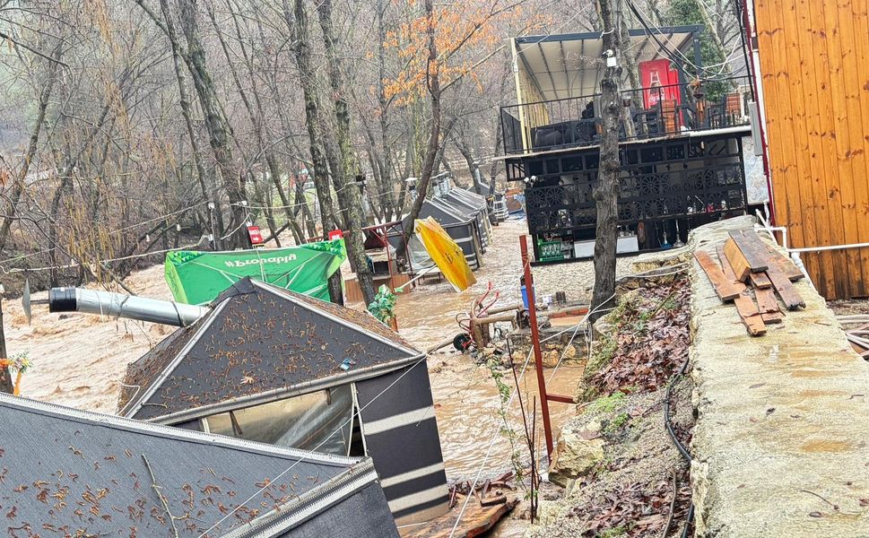 Şiddetli Yağış Sonrası Restoran Sular Altında