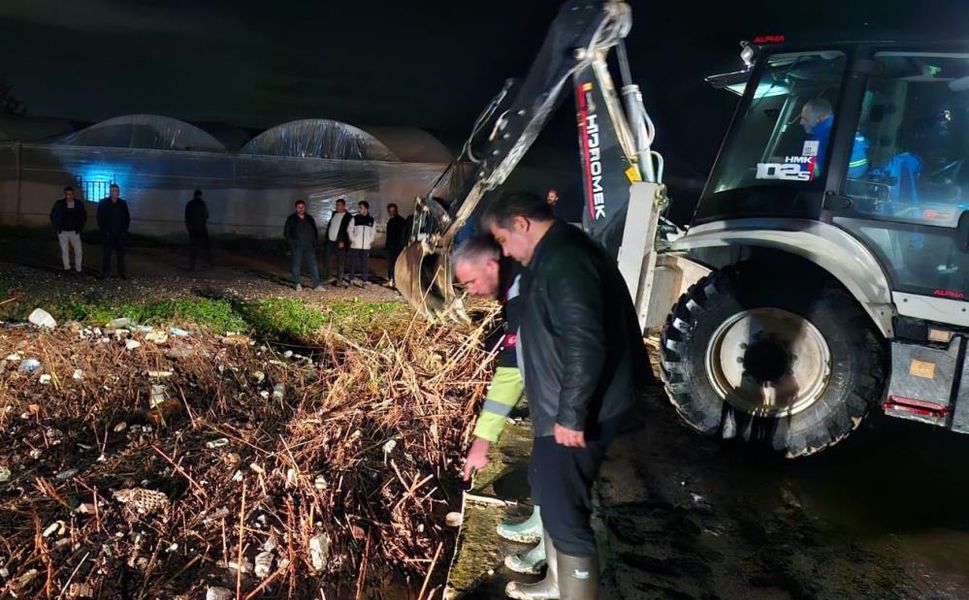 Akdeniz'de Aşırı Yağışlarda Ekipler Yoğun Mesai Harcadı