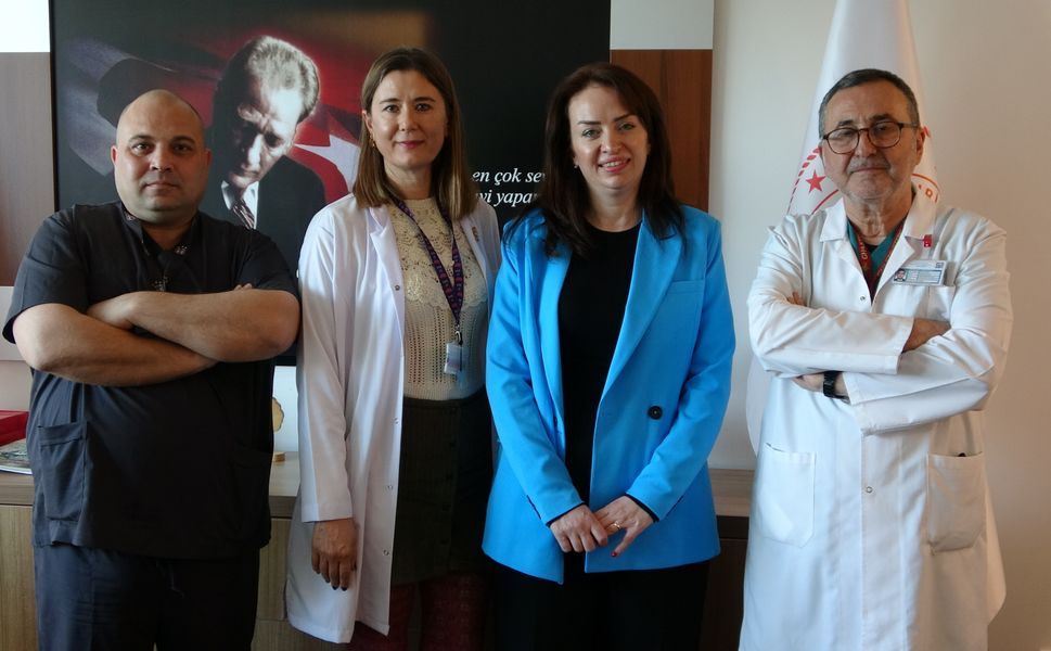 Pandemide ölümle burun buruna gelen anne doktorlarıyla buluştu