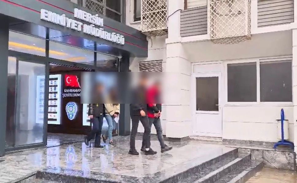 Mersin’de dolandırıcılık şebekesine darbe: Sahte polisler yakalandı