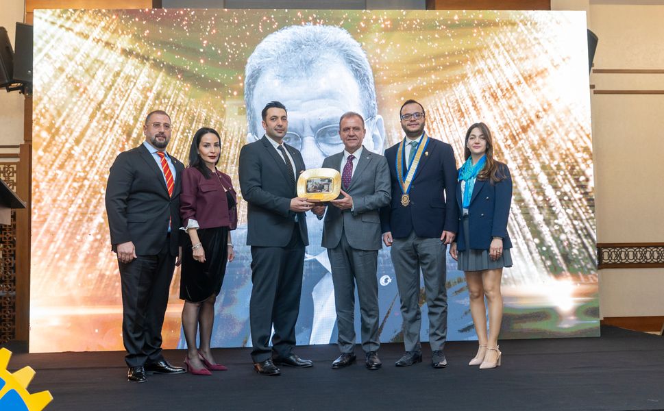 Mersin Büyükşehir Belediye Başkanı Seçer Toros Rotary Meslek Hizmetleri Ödül Töreni’ne Katıldı