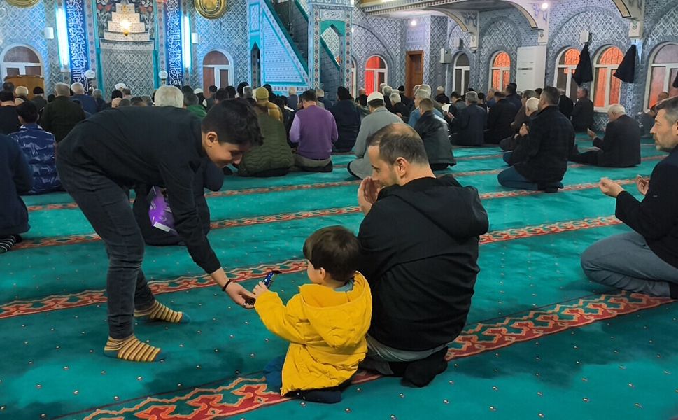 Anamur'da "Arkadaşımla Camideyiz" hareketi