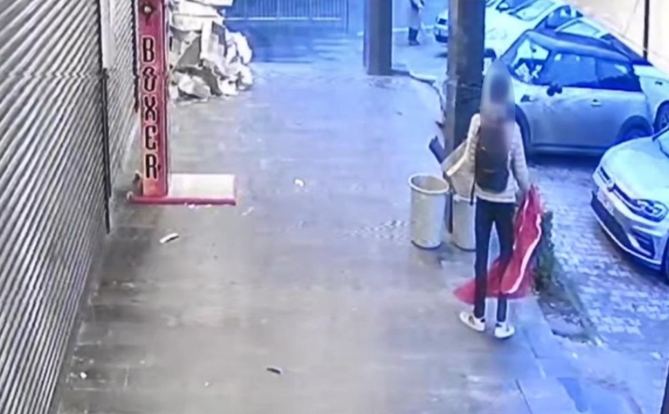 İş Yeri Önünde Asılı Olan Türk Bayrağı'nı İndiren Şüpheli Yakalandı