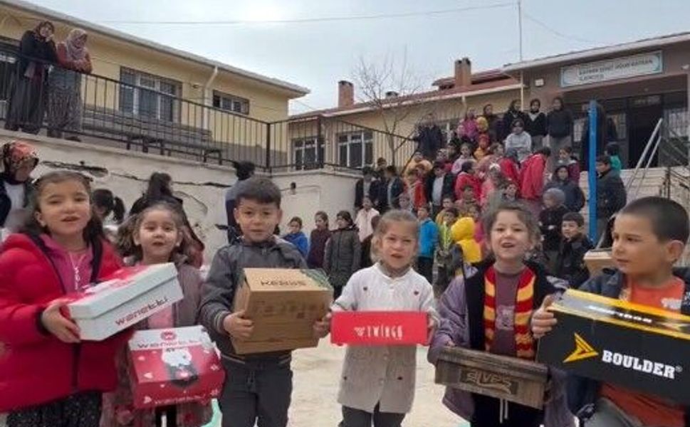 Gülnar Başkanından miniklere bayram hediyesi