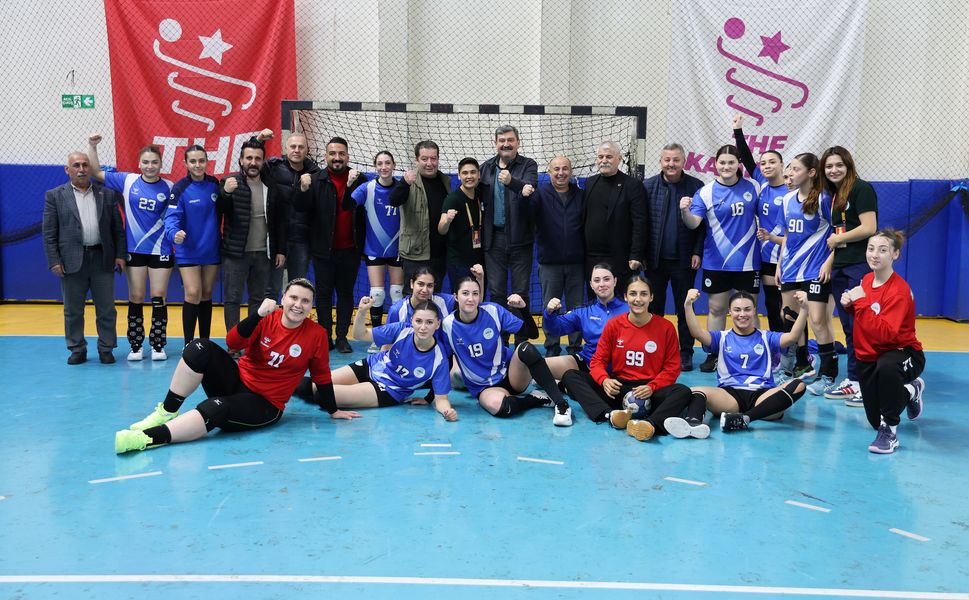 Toroslar Belediyesi Kadın Hentbol Takımı Play-Off’a Yükseldi