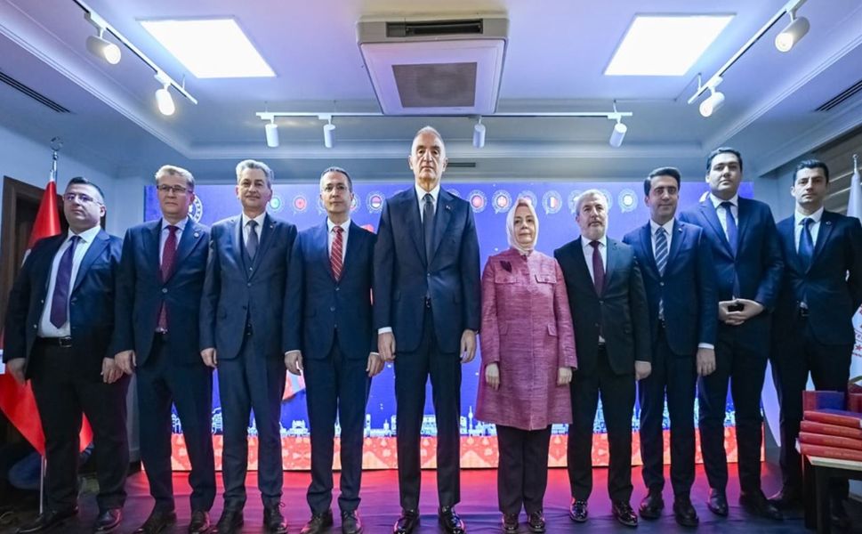 Bakan Ersoy, 'Dünya Dillerinde Türkçe Sözlüğü'nü kamuoyuna tanıttı