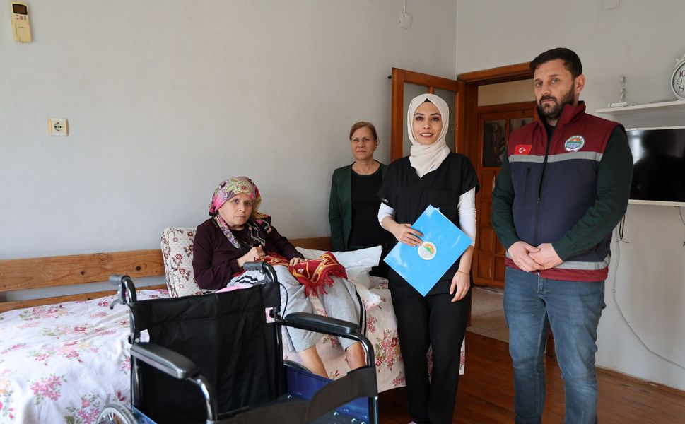 Tekerlekli sandalyeler sahiplerine ulaştı