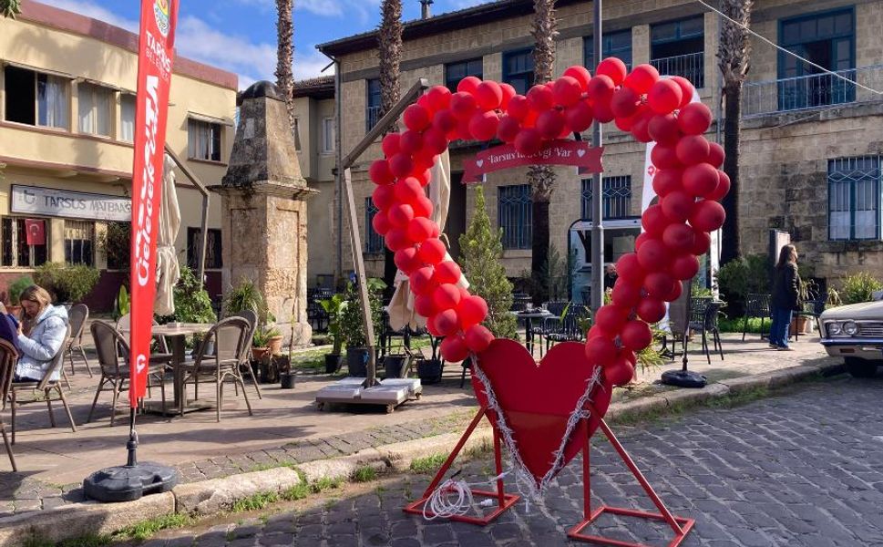 Tarsus Sokaklar Rengarenk, Hediyelik Stantlara Yoğun İlgi