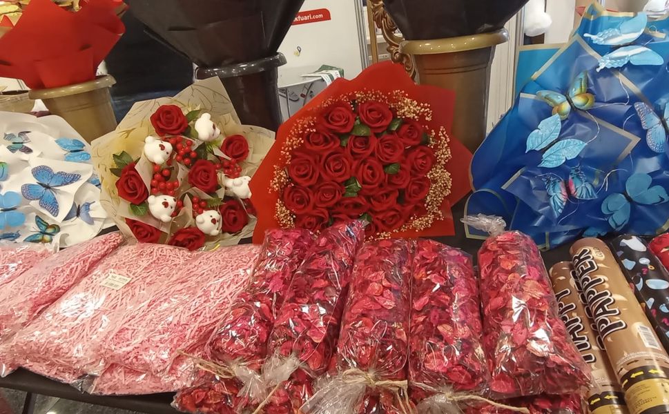 Sevgililer Günü Heyecanı Mersin’de Başladı: Çiçekçiler Hareketlendi