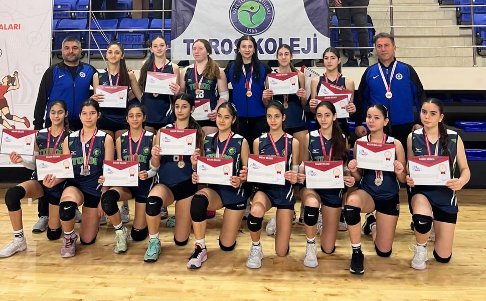 Silifke Okulları Türkiye Voleybol Finallerine Yükseldi
