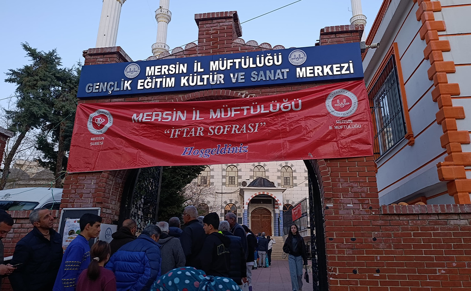 Mersin'de Gönül Sofraları: Hz. Mikdat Camii'nde iftar coşkusu