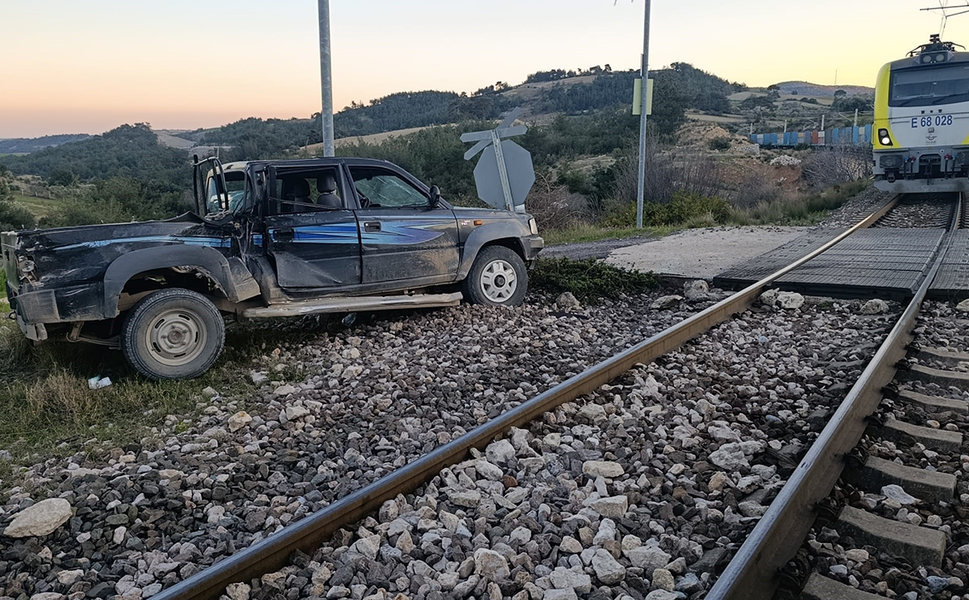 Tren pikaba çarptı