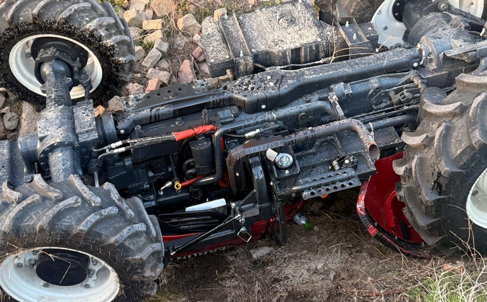 Tarsus’ta traktör devrildi: 1 ölü