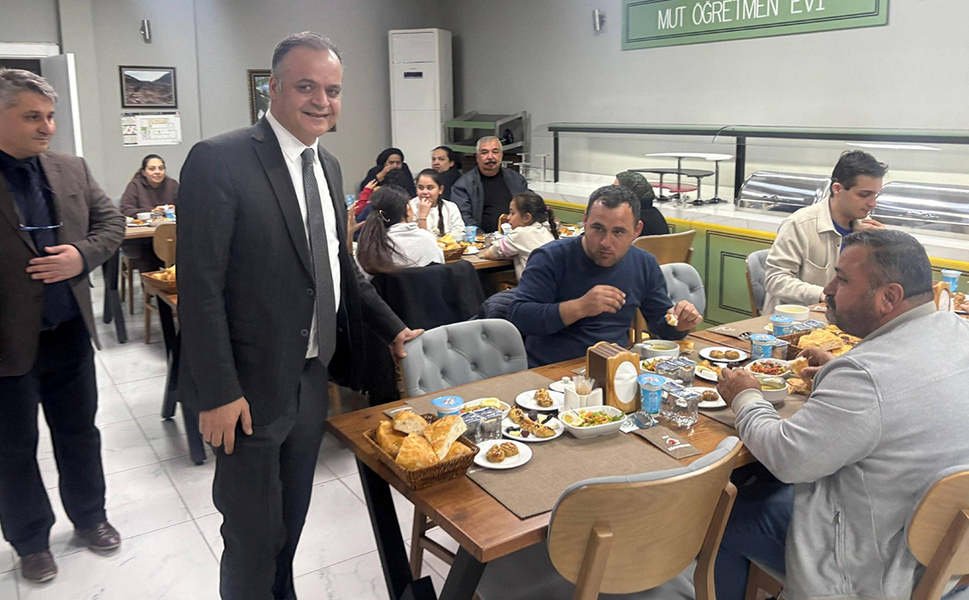 Mut Kaymakamı Çelikkol, Roman vatandaşlarla iftarda buluştu