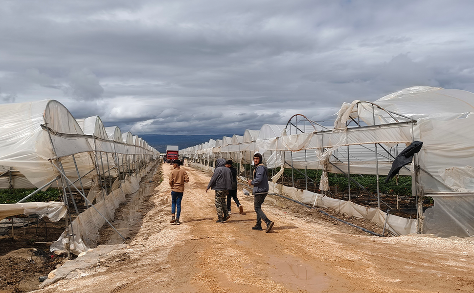 Silifke’de hortum seraları yerle bir etti