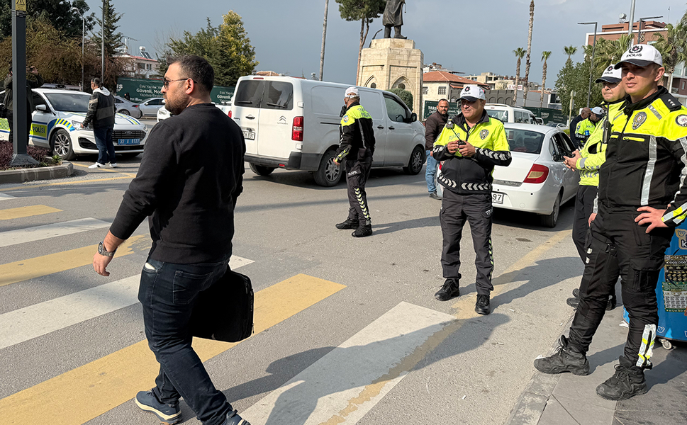 Yayalara yol vermeyen sürücülere ceza kesildi