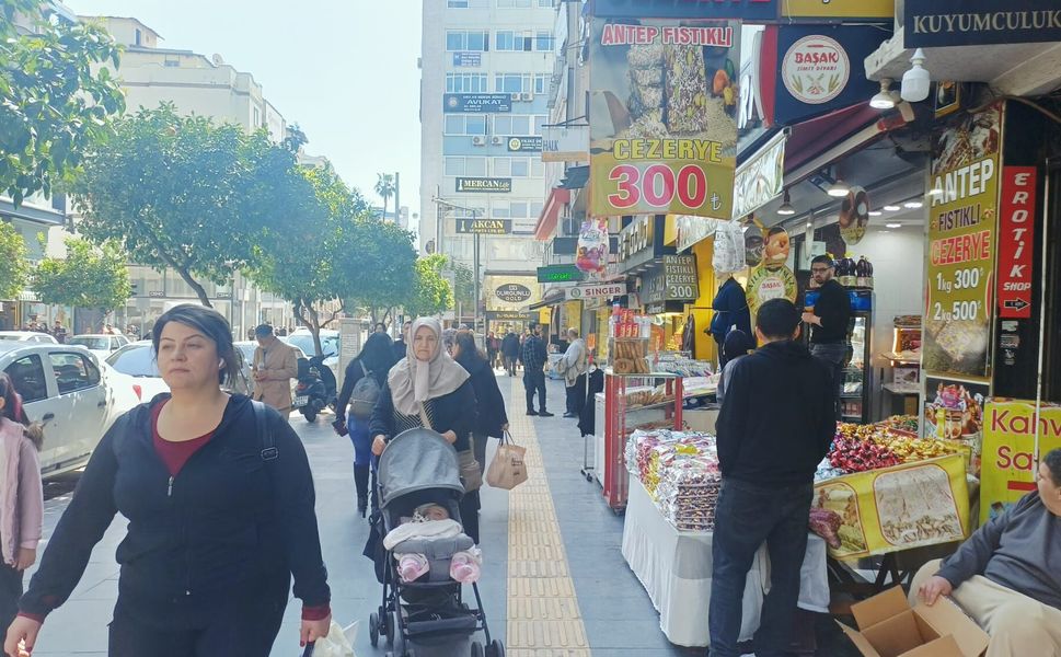 Mersin’de Ramazan Bayramı heyecanı çarşıya yansıdı