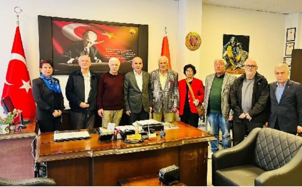 İYİ Parti Başkanı'ndan Emekliler Derneğine ziyaret